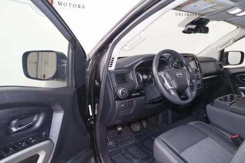 2023 Nissan Titan SV