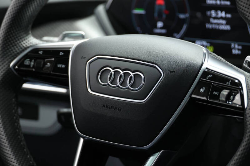 2024 Audi e-tron GT quattro Premium Plus