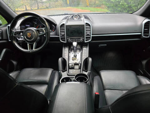 2017 Porsche Cayenne Platinum Edition