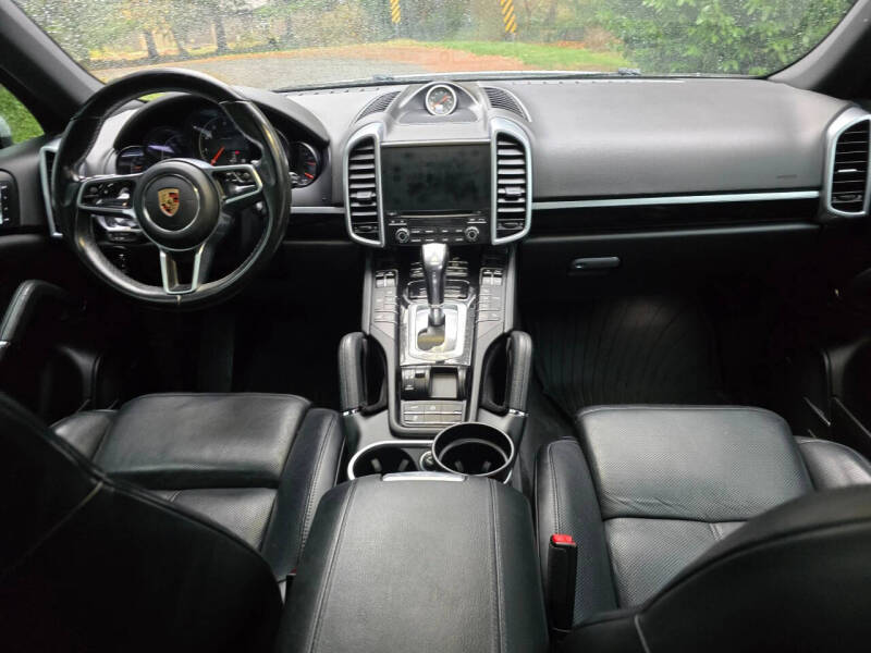 2017 Porsche Cayenne Platinum Edition