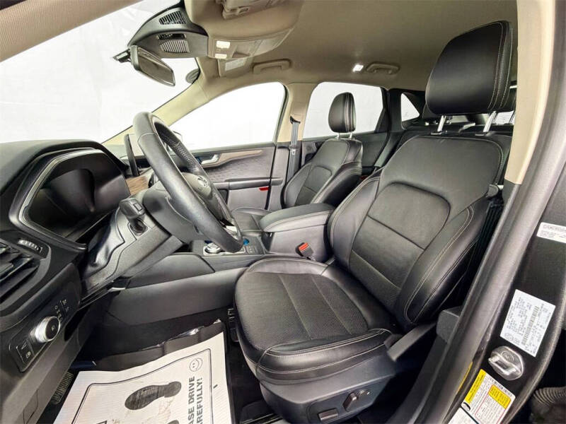 2020 Ford Escape Hybrid Titanium