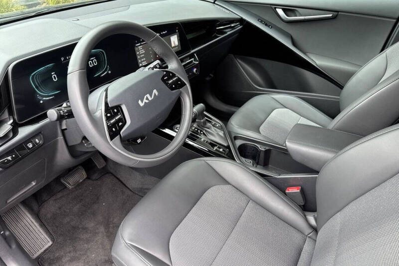 2025 Kia Niro EX