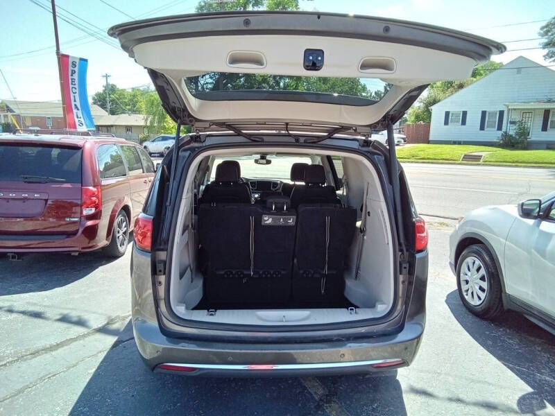 2017 Chrysler Pacifica Touring-L Plus