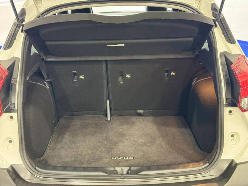 2020 Nissan Kicks SR