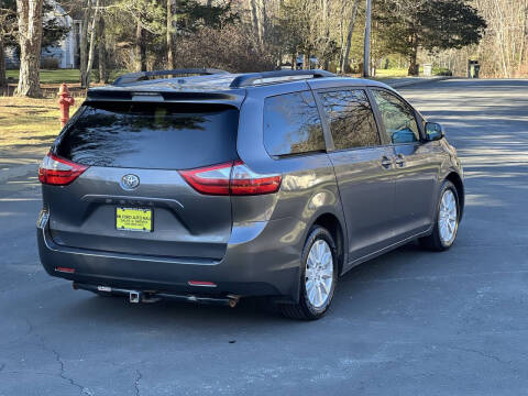 2017 Toyota Sienna LE 7-Passenger