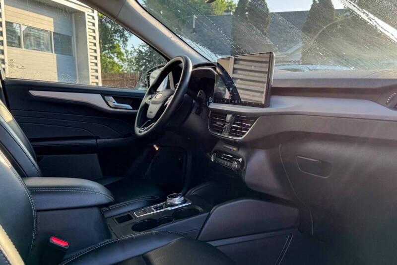 2025 Ford Escape Platinum - Photo 12