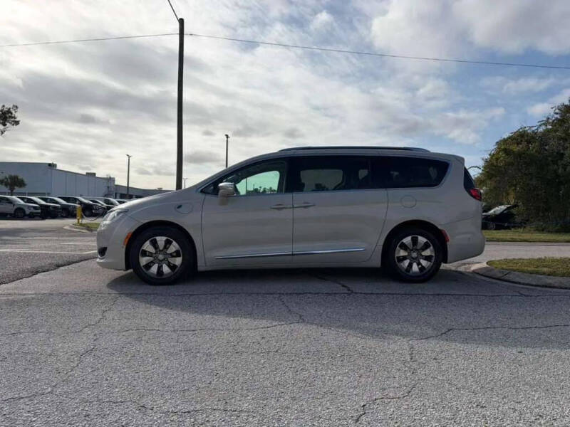 2017 Chrysler Pacifica Hybrid Platinum