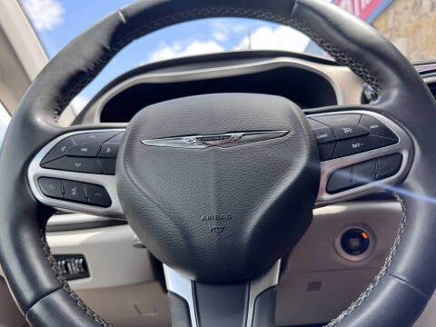 2022 Chrysler Voyager LX