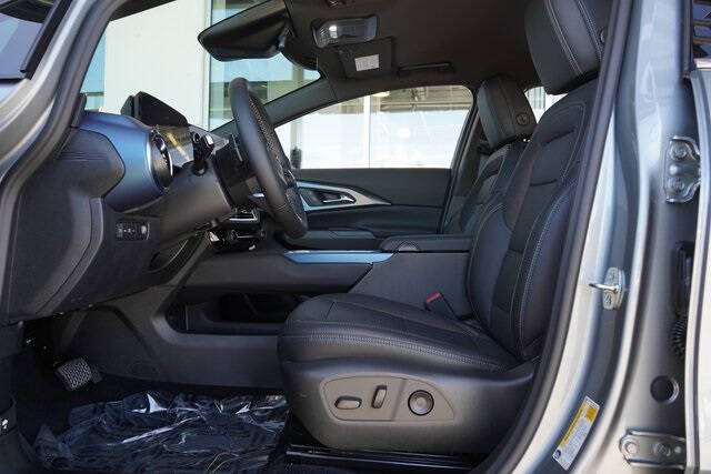 2025 Chevrolet Equinox EV LT 2