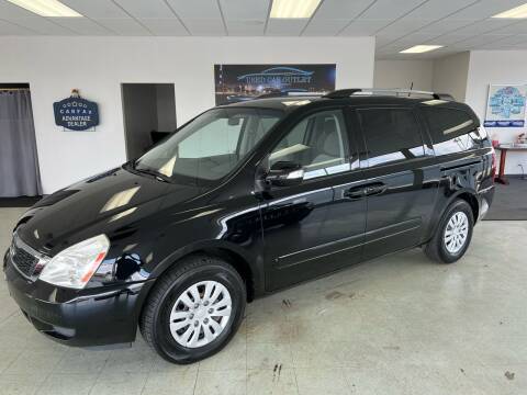 2011 Kia Sedona for sale at Used Car Outlet in Bloomington IL