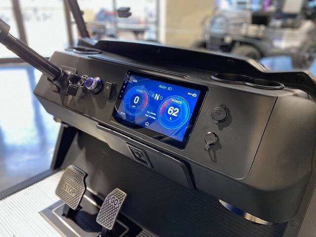 2025 Royal EV Majesty 72volt LSV Forward Fac