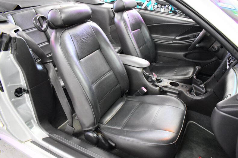 2004 Ford Mustang Deluxe