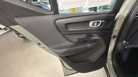 2023 Volvo XC40 B5 Plus Bright Theme