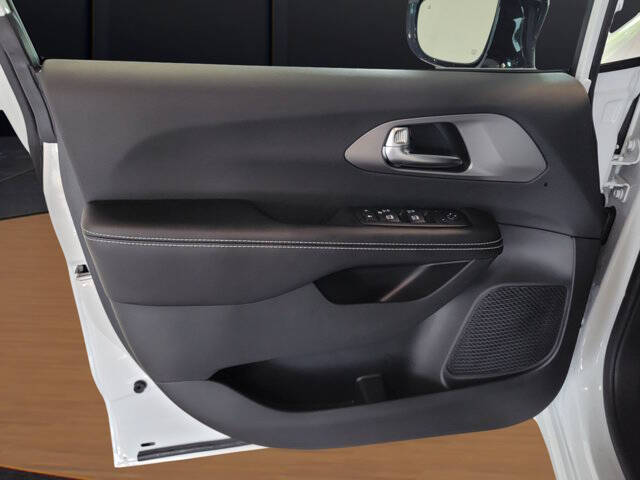 2027 Chrysler Pacifica LX
