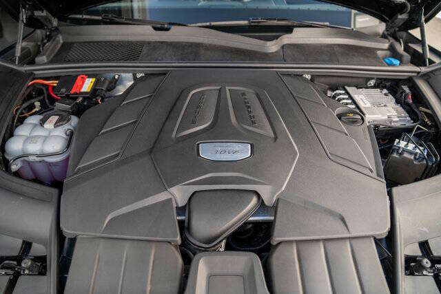 2022 Porsche Cayenne 37