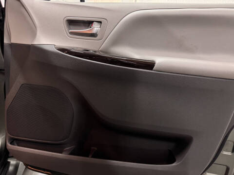 2020 Toyota Sienna XLE 8-Passenger