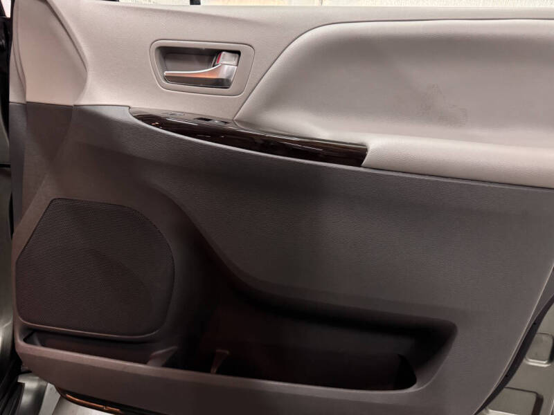 2020 Toyota Sienna XLE 8-Passenger