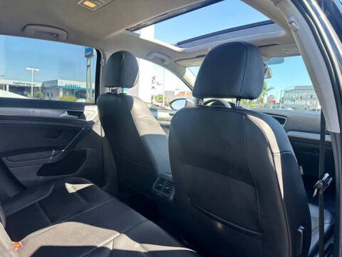 2017 Volkswagen Golf TSI SE