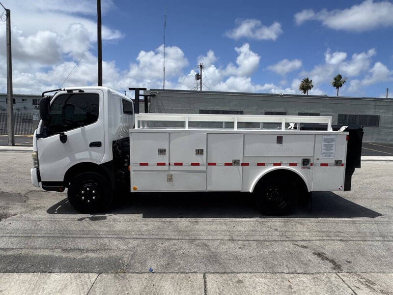 2015 Hino 195