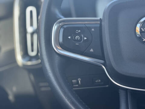 2021 Volvo XC40 T4 Momentum