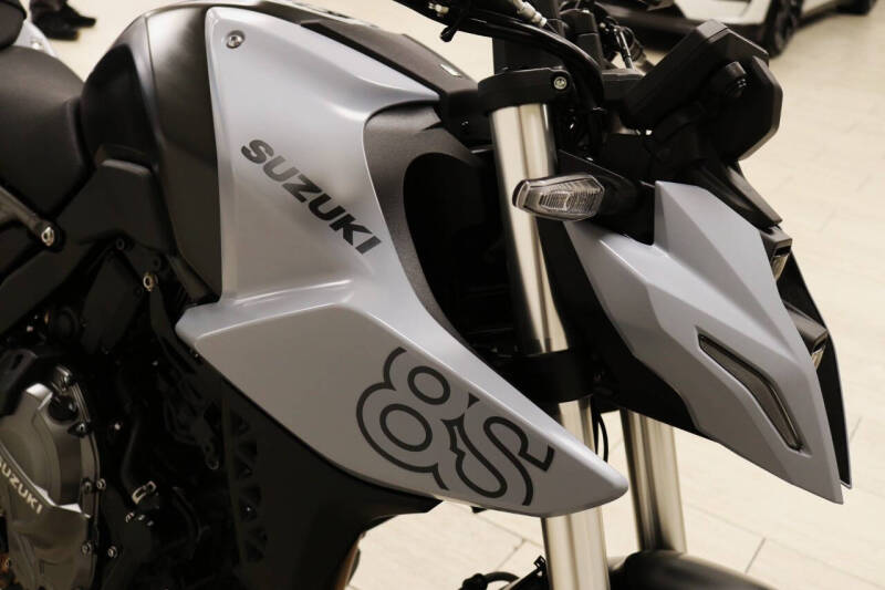 2024 Suzuki GSX800RQMs