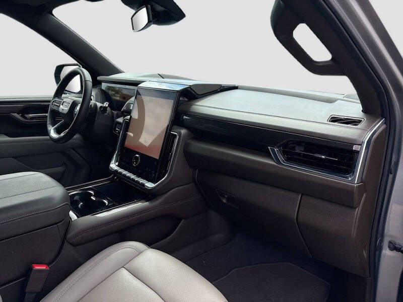 2025 GMC Yukon Elevation