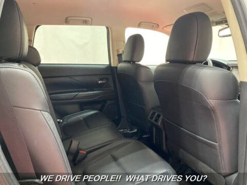 2020 Mitsubishi Outlander SE