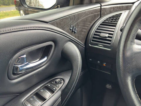 2022 Infiniti QX80 Luxe