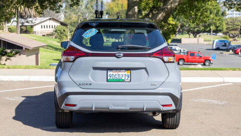 2023 Nissan Kicks SR