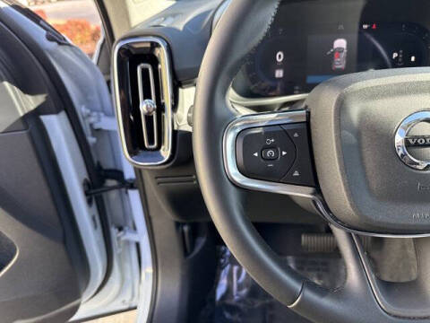 2025 Volvo XC40 B5 Core Bright Theme