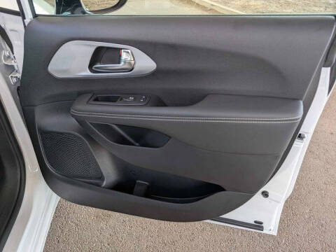 2024 Chrysler Pacifica Touring