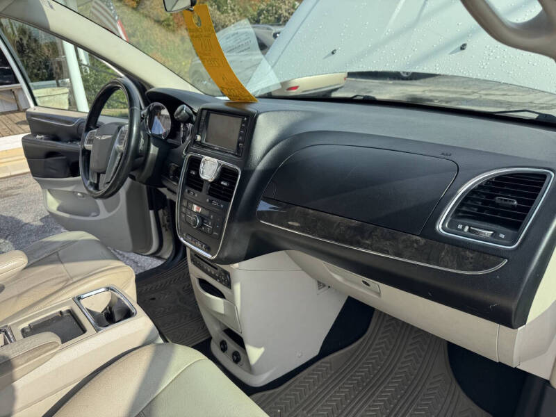 2011 Chrysler Town and Country Touring-L