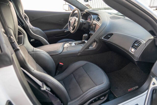 2015 Chevrolet Corvette 32