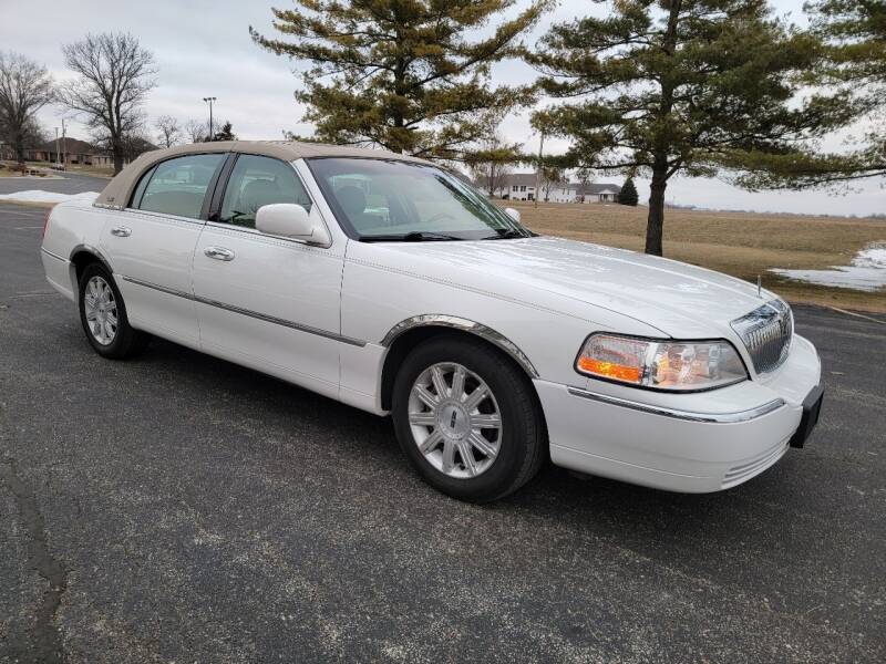 2007 Lincoln Town Car for sale at Tremont Car Connection in Tremont IL