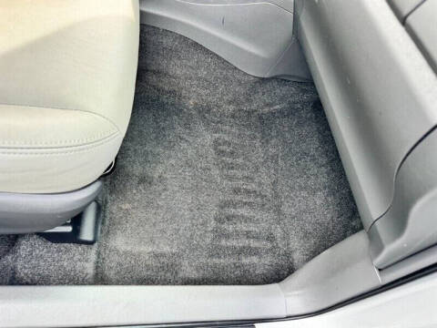 2014 Toyota Prius v Two