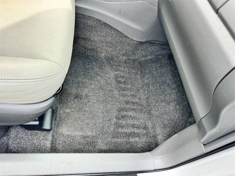 2014 Toyota Prius v Two