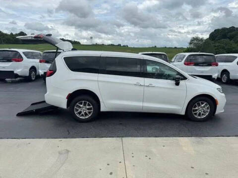 2026 Chrysler Pacifica Select
