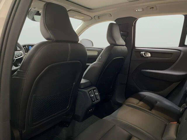 2025 Volvo XC40 B5 Plus Bright Theme
