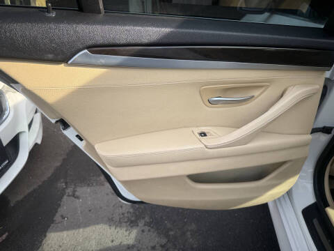 2013 BMW 5 Series 528i