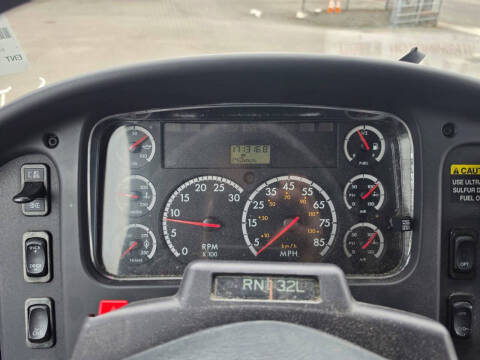 2009 Freightliner M2 106