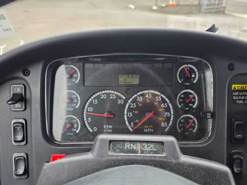 2009 Freightliner M2 106