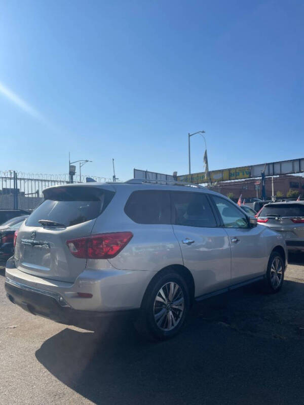 2019 Nissan Pathfinder SL