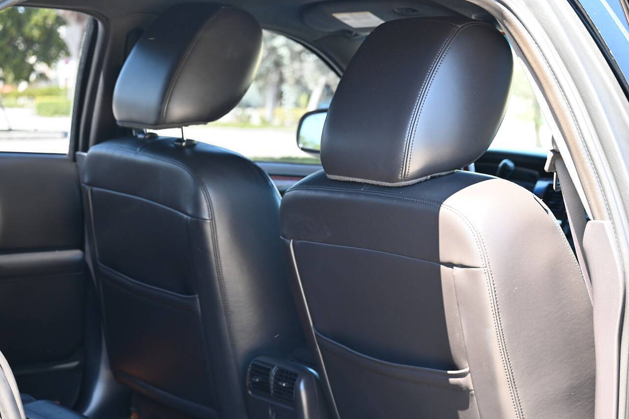 2011 Lincoln Town Car 22