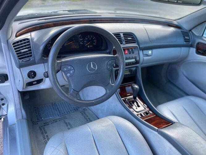 2000 Mercedes-Benz CLK320