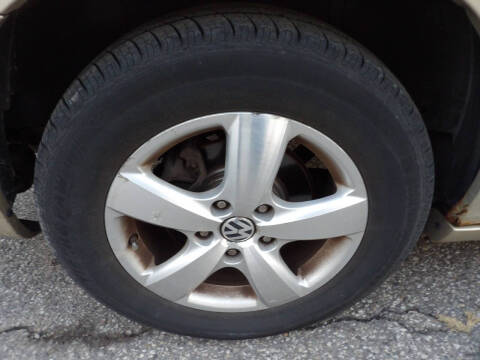 2010 Volkswagen Routan SE