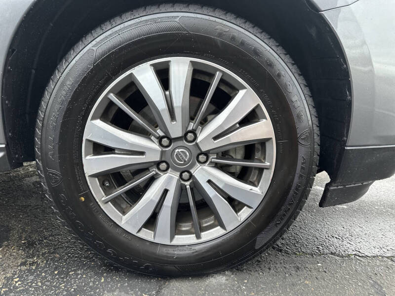 2020 Nissan Pathfinder SV