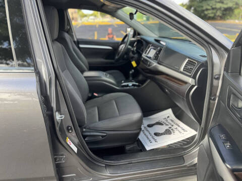 2018 Toyota Highlander LE