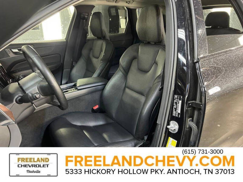 2023 Volvo XC60 B5 Plus Dark Theme