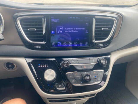2017 Chrysler Pacifica Touring-L Plus