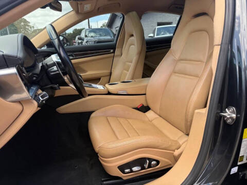 2017 Porsche Panamera 4